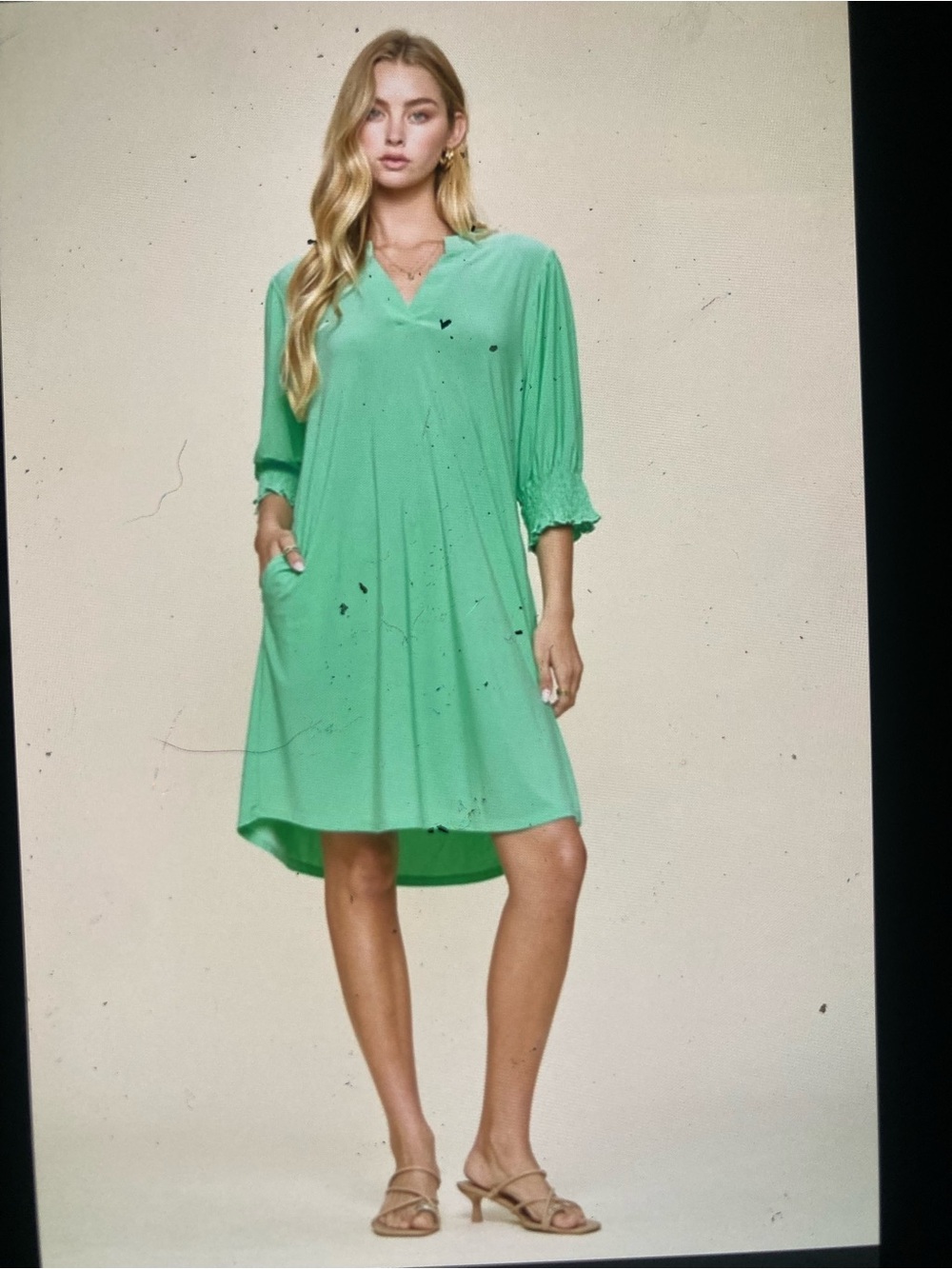 Relaxed V-Neck Shift Dress in Mint Green